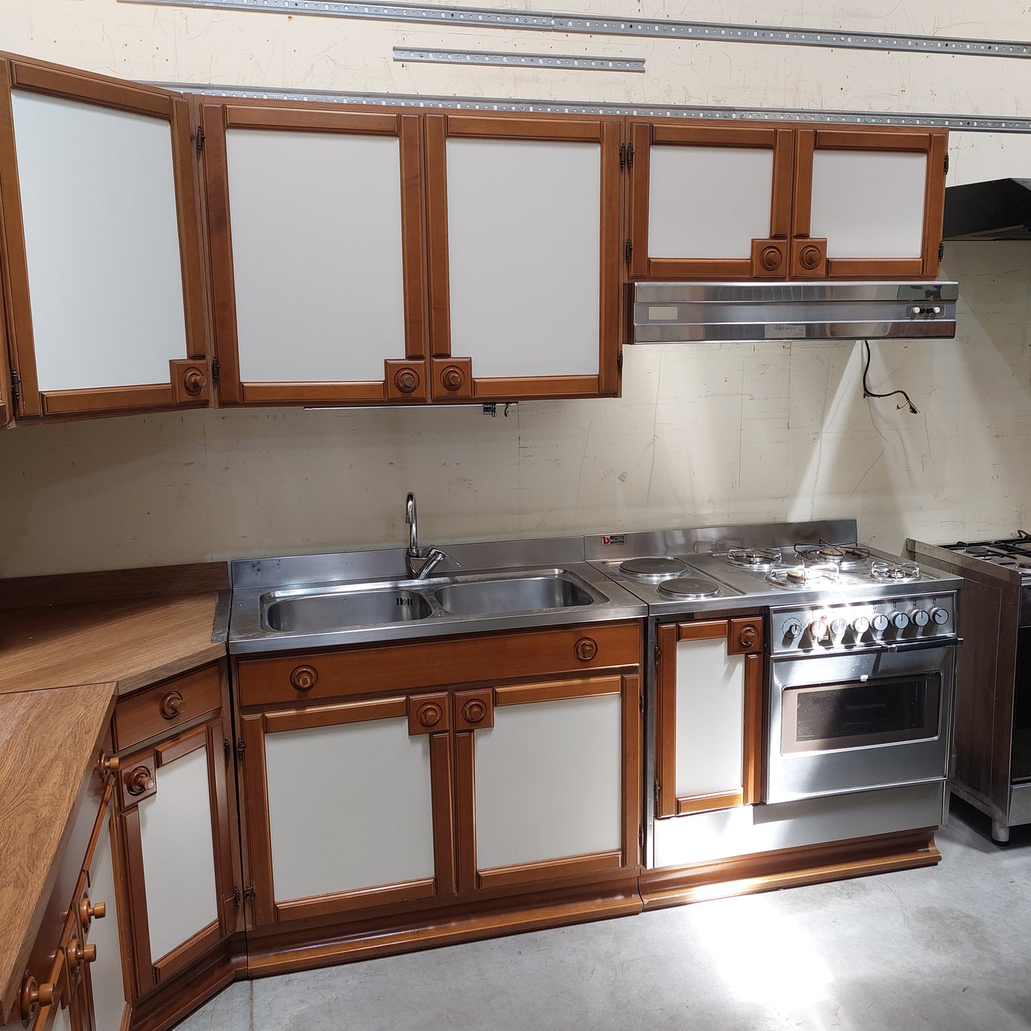 Cucina Angolare Legno Bicolore Cm260+335