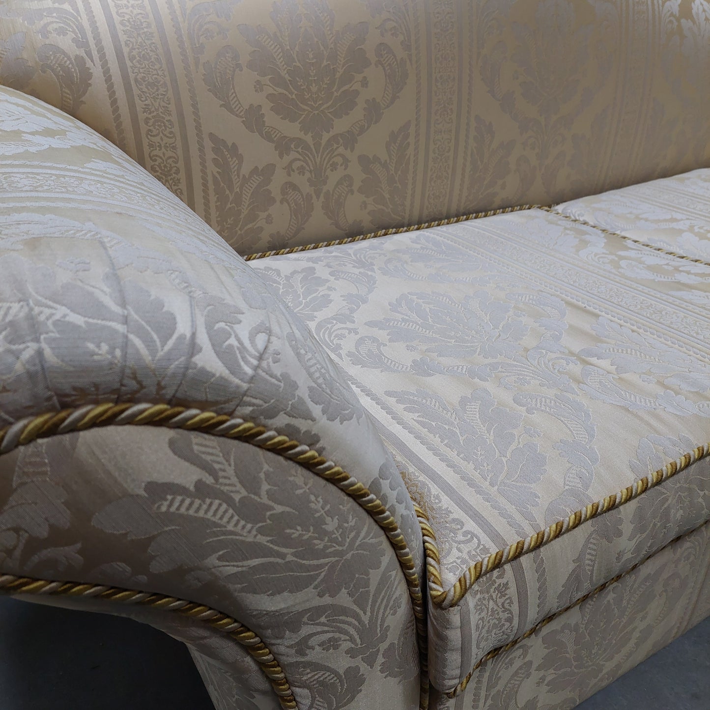 Divano Classico 2 Posti Damascato Cm190x90x90h