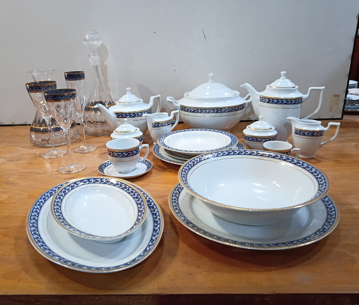 Servizio 131 Pz Piatti, Caffè, The Porcellana E Calici Cristallo Blu/oro