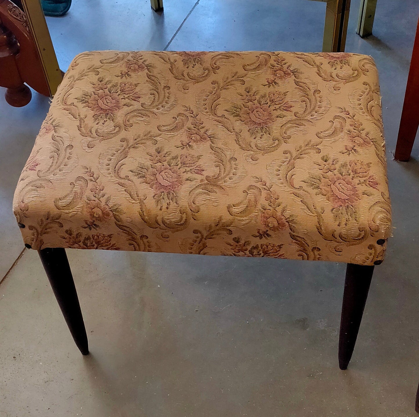 Pouf Legno Tessuto Fiori Cm47x36x40h