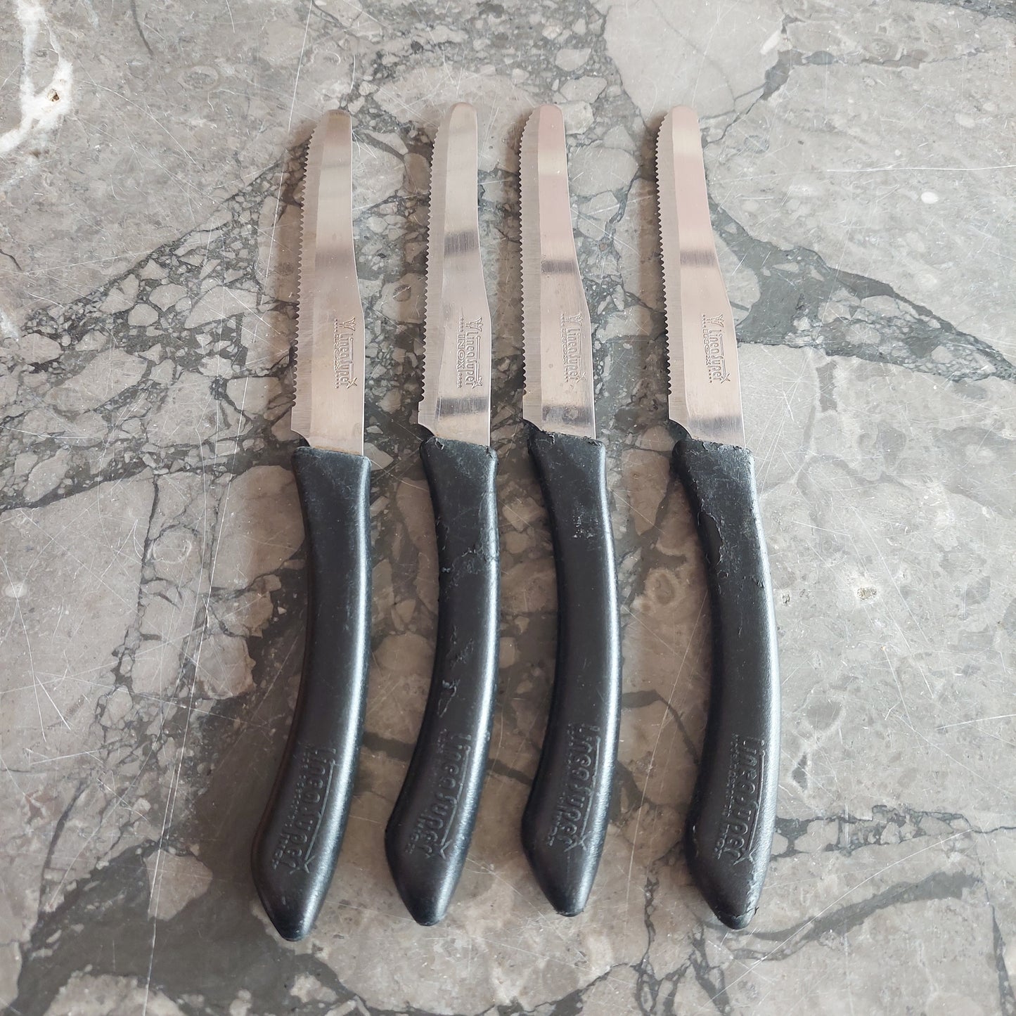 Set/4 Coltelli Manico Nero