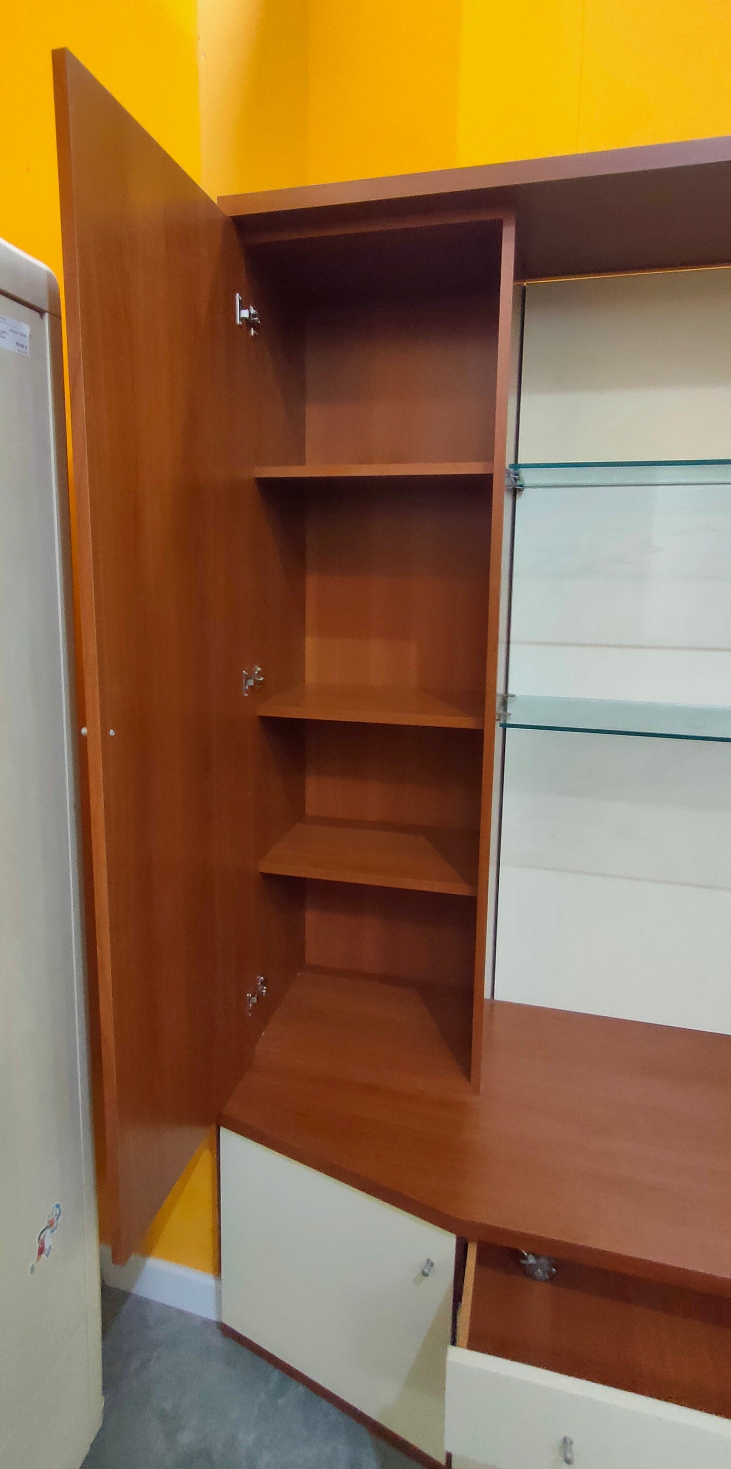 Parete Attrezzata Ciliegio/panna Cm226x60x200h