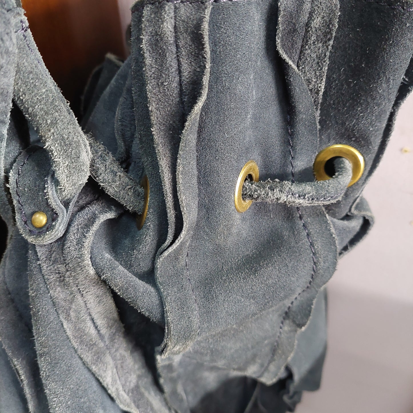 Borsa Morbida Secchiello In Pelle Scamosciata Blu