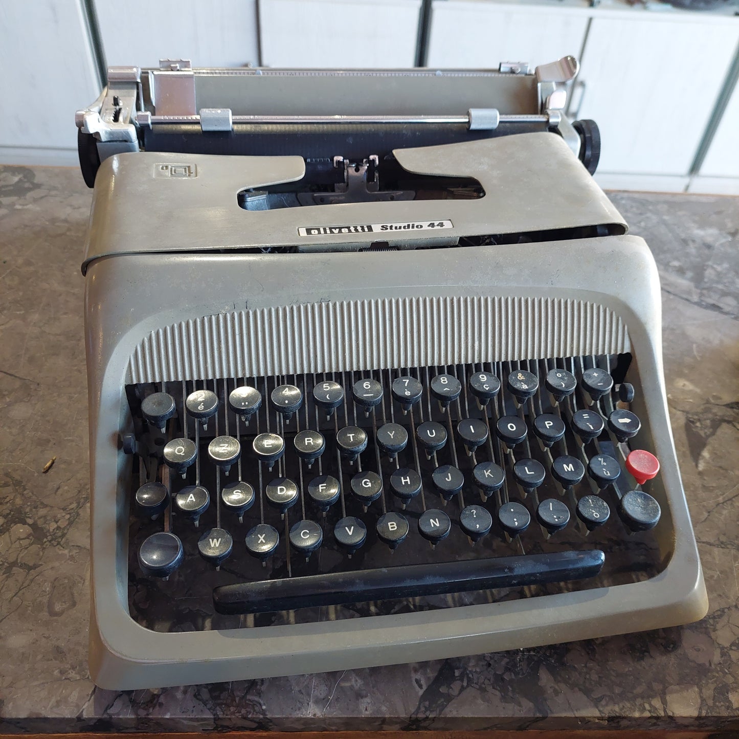 Macchina Da Scrivere Olivetti Studio 44 C/valigetta