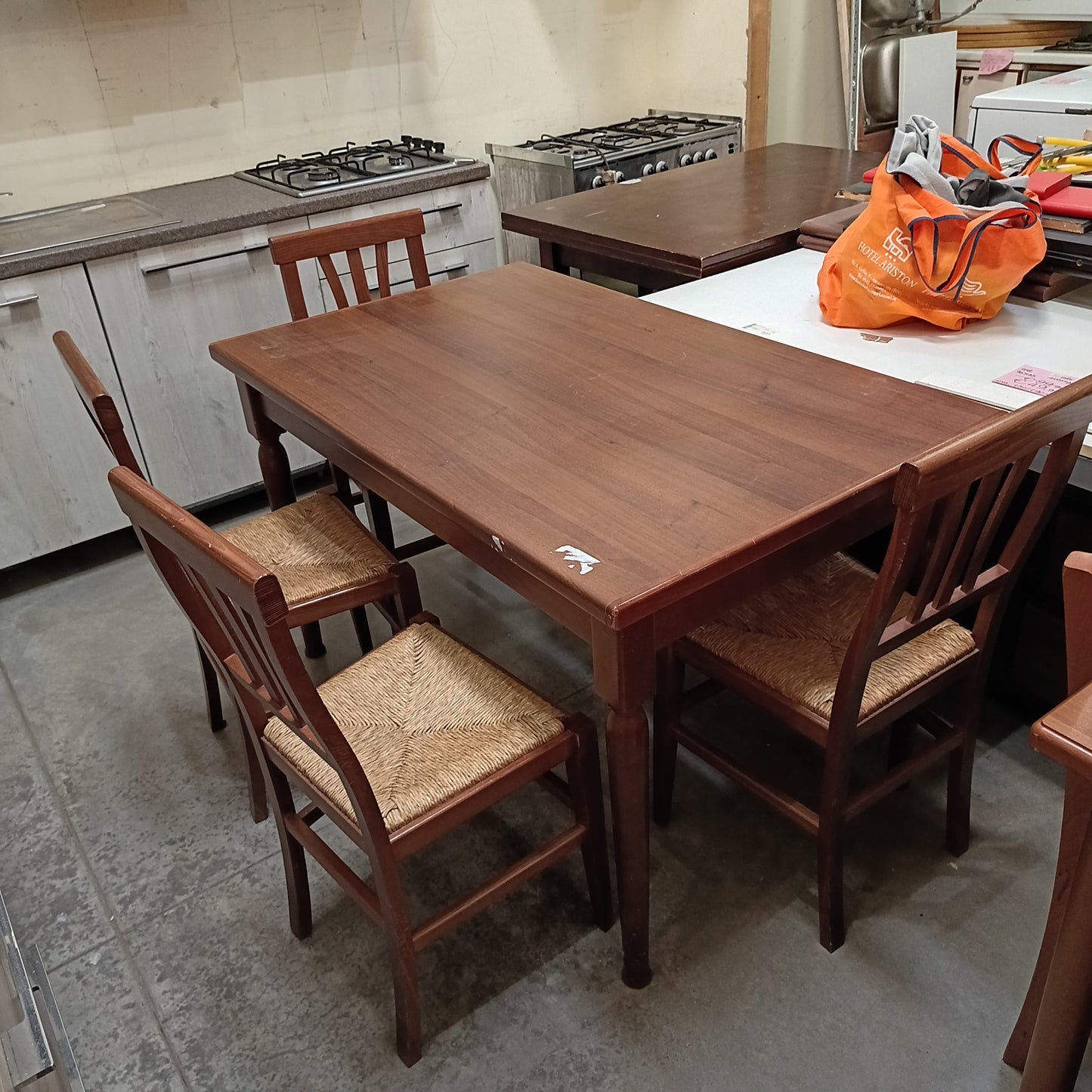 Set/tavolo Da Pranzo Color Noce + 4 Sedie Cm130x80x79h