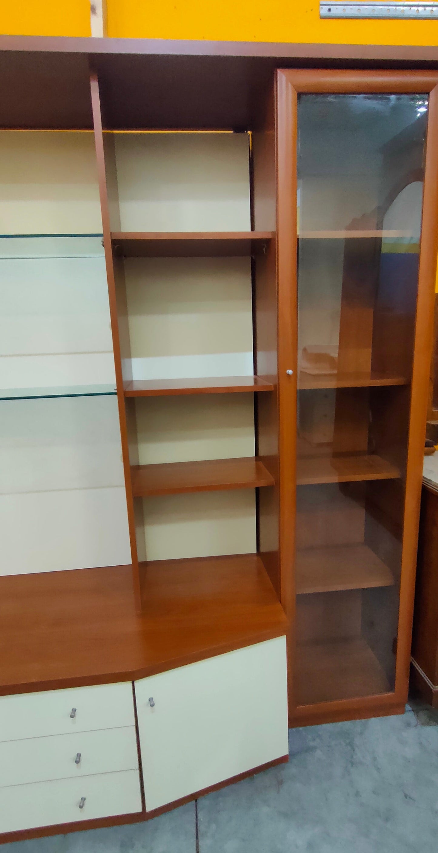 Parete Attrezzata Ciliegio/panna Cm226x60x200h