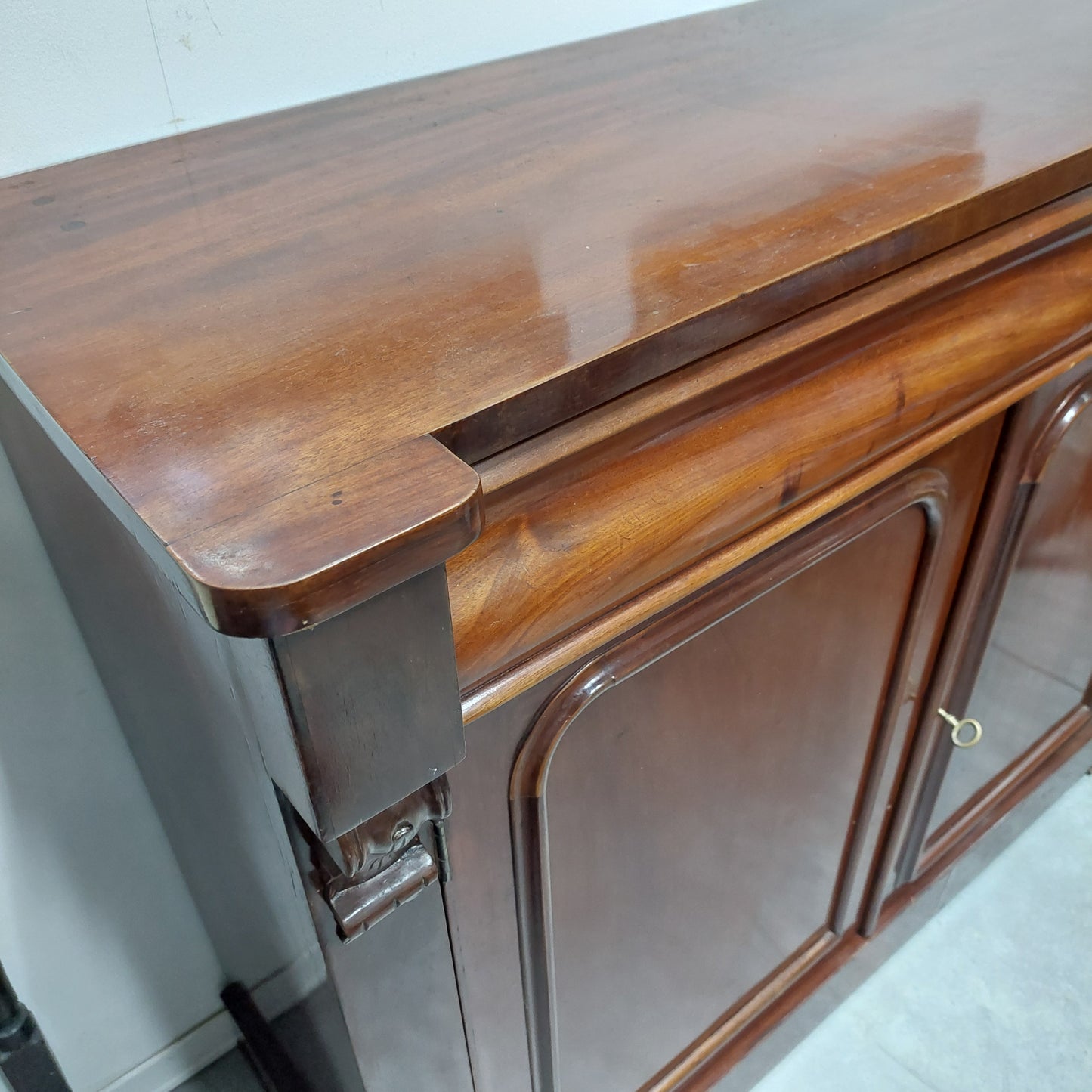 Credenza 1/c 2/a Mogano St.inglese Cm120x47x101h
