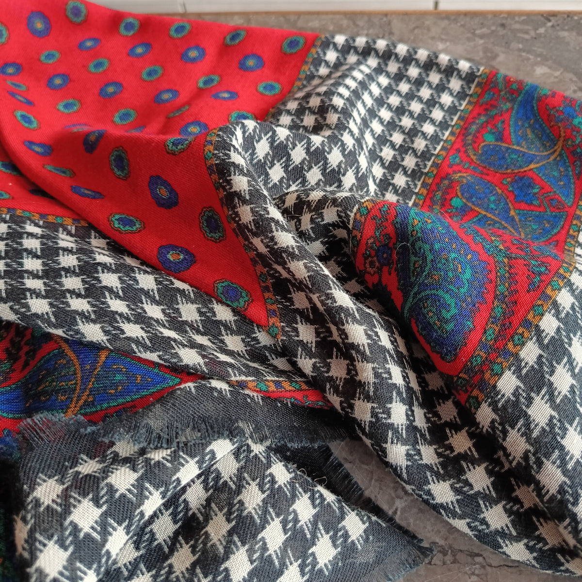 Foulard Pied Poulle Cm120x120