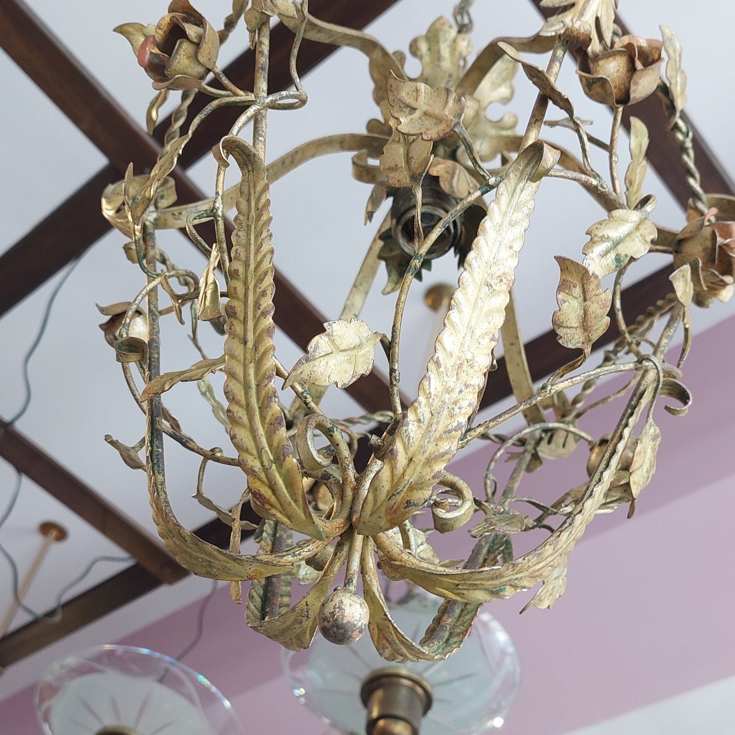 Lampadario Ferro Dorato Con Roselline 1/luce