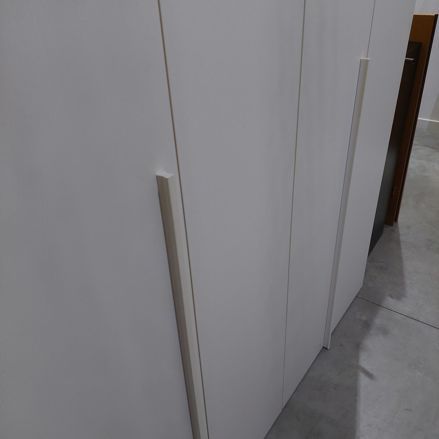 Armadio Bianco 6 Ante Cm240x52x237h