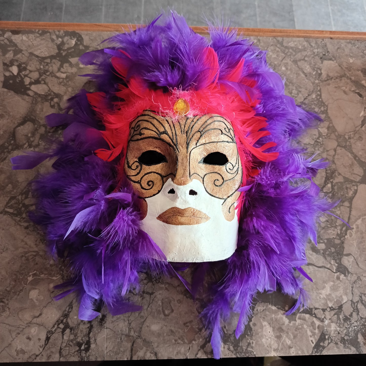 Maschera Cartapesta Con Piume