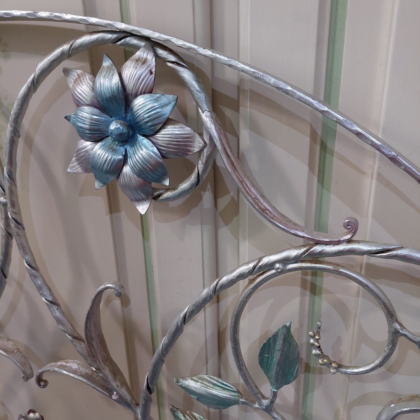 Letto Matrimoniale In Ferro Argentato Con Fiori