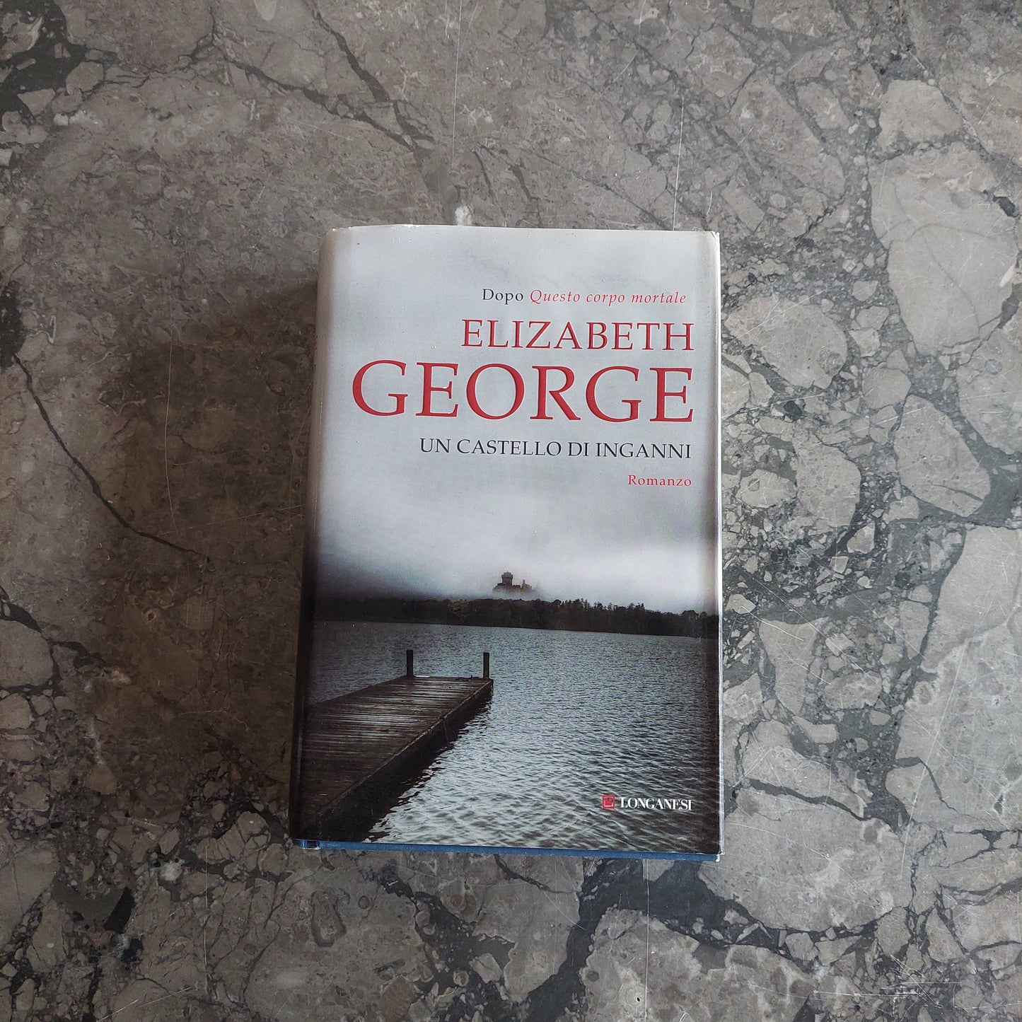 Un Castello Di Inganni - Elizabeth George