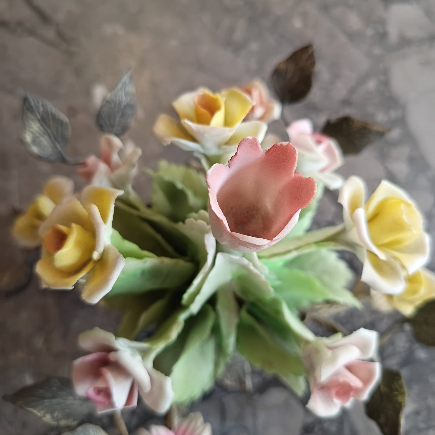 Soprammobile Fiori Porcellana * St. Capodimonte Base Ottone