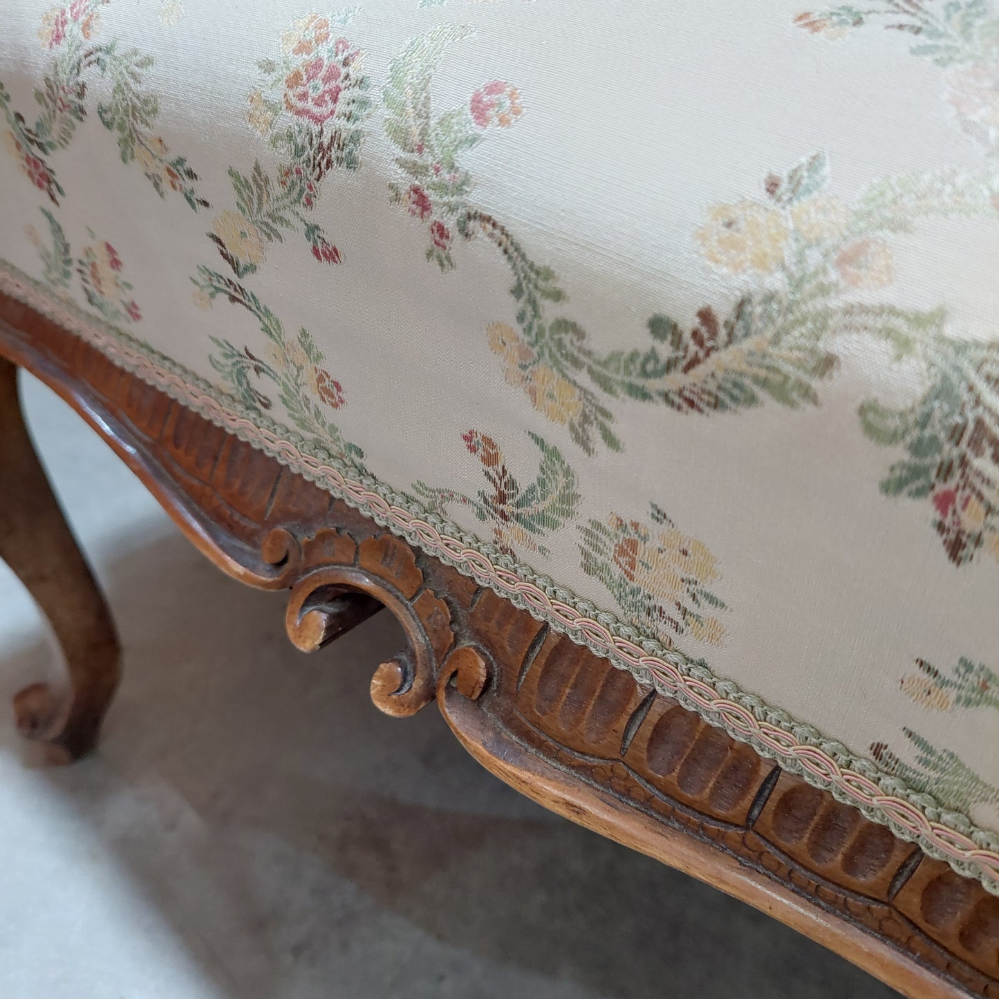 Poltroncina Da Camera Noce/tessuto* Fiori