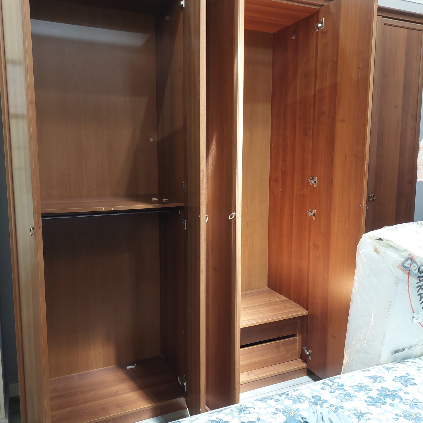 Armadio * 6 Ante Color Noce Cm276,5x60x245h