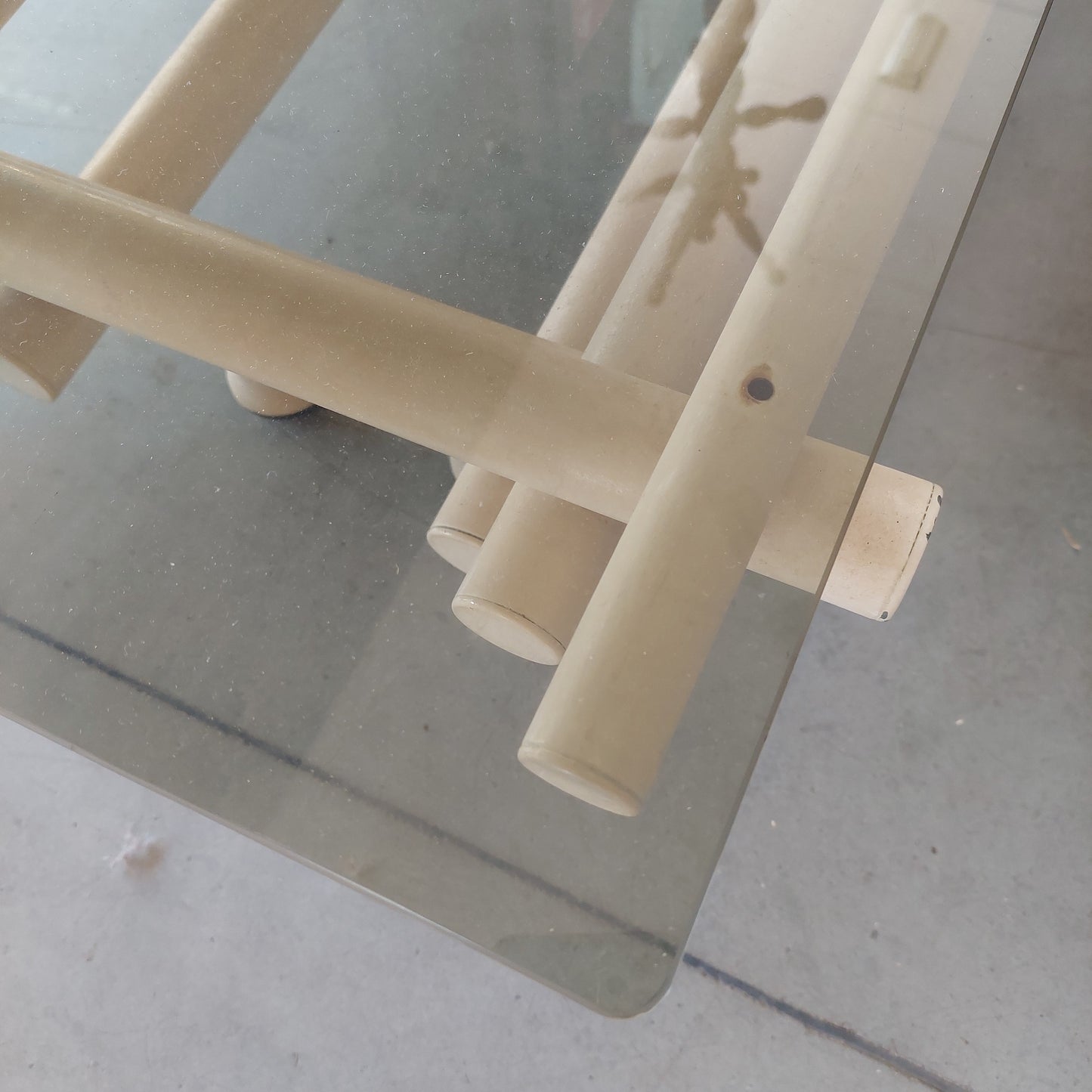 Tavolino Metallo Bianco Vetro Fumè Cm100x54x31,5