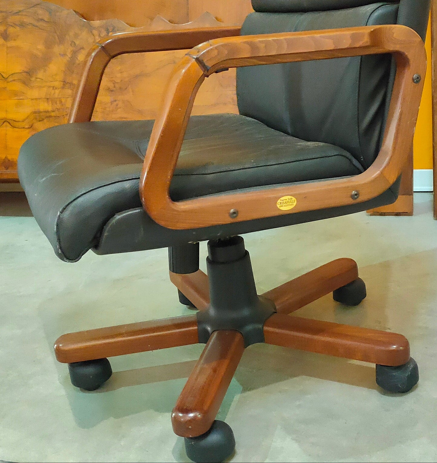 Poltrona Da Ufficio Legno Pelle Nera Crisafulli