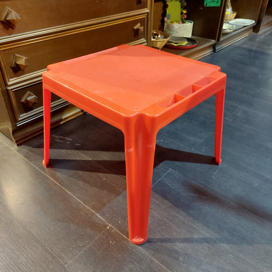 Tavolino Per Bambini In Plastica Rossa Cm50x50x44h