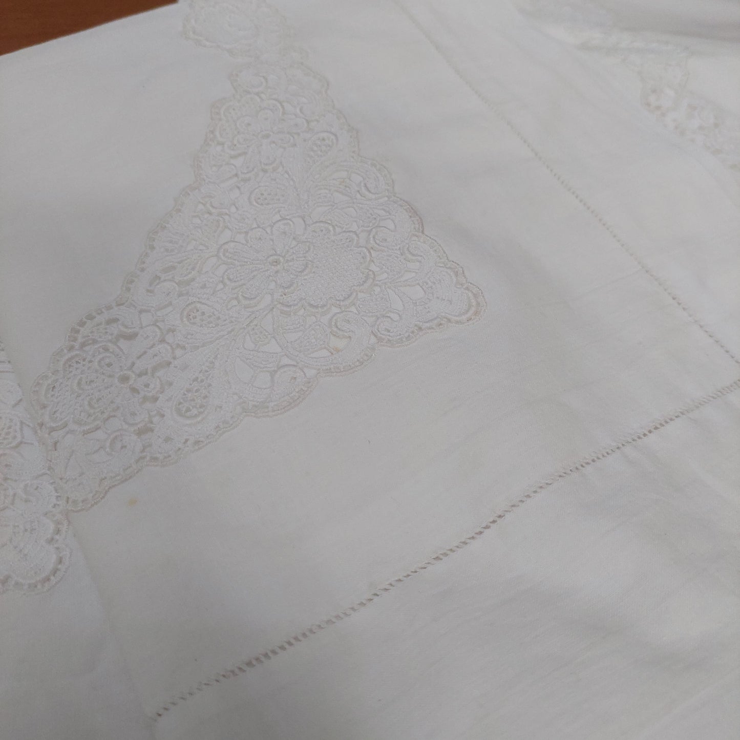 Lenzuolo Matrimoniale Bianco + Coppia Federe* Cotone Ricamato