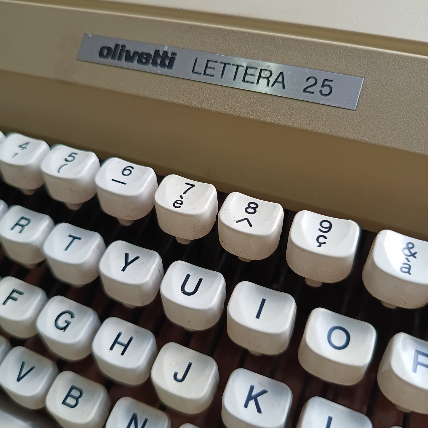 Macchina Da Scrivere Olivetti* Lettera 25  (da Revisionare)