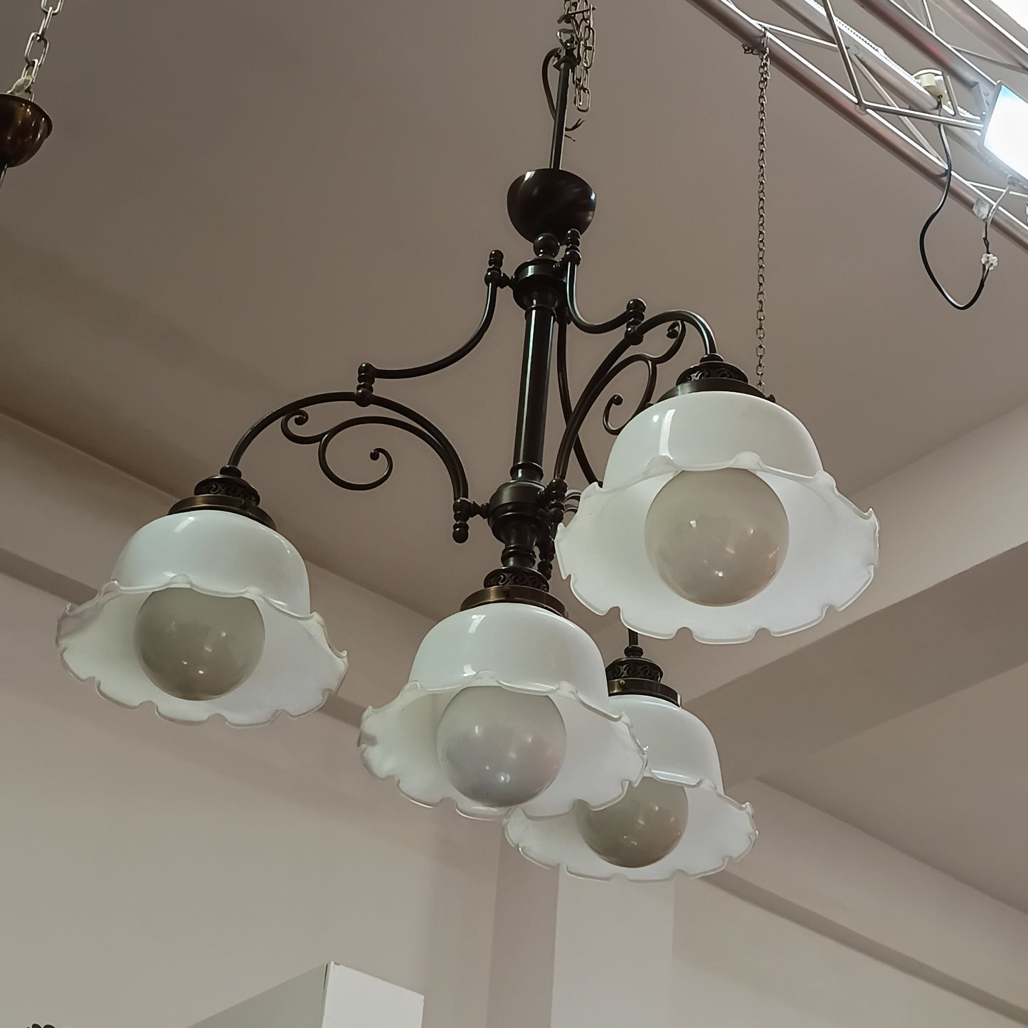 Lampadario Ottone Cupole Vetro 4 Luci Primi 900