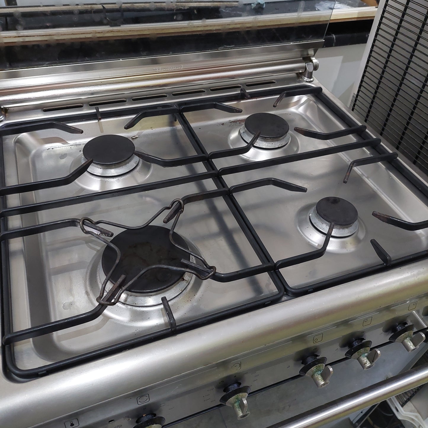 Cucina A Gas 4 Fuochi Con Forno Smeg Cm60x55x90h