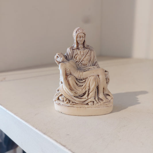 Statuina La Pietà In Resina