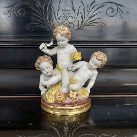 Statuina Puttini Estate Porcellana* Capodimonte