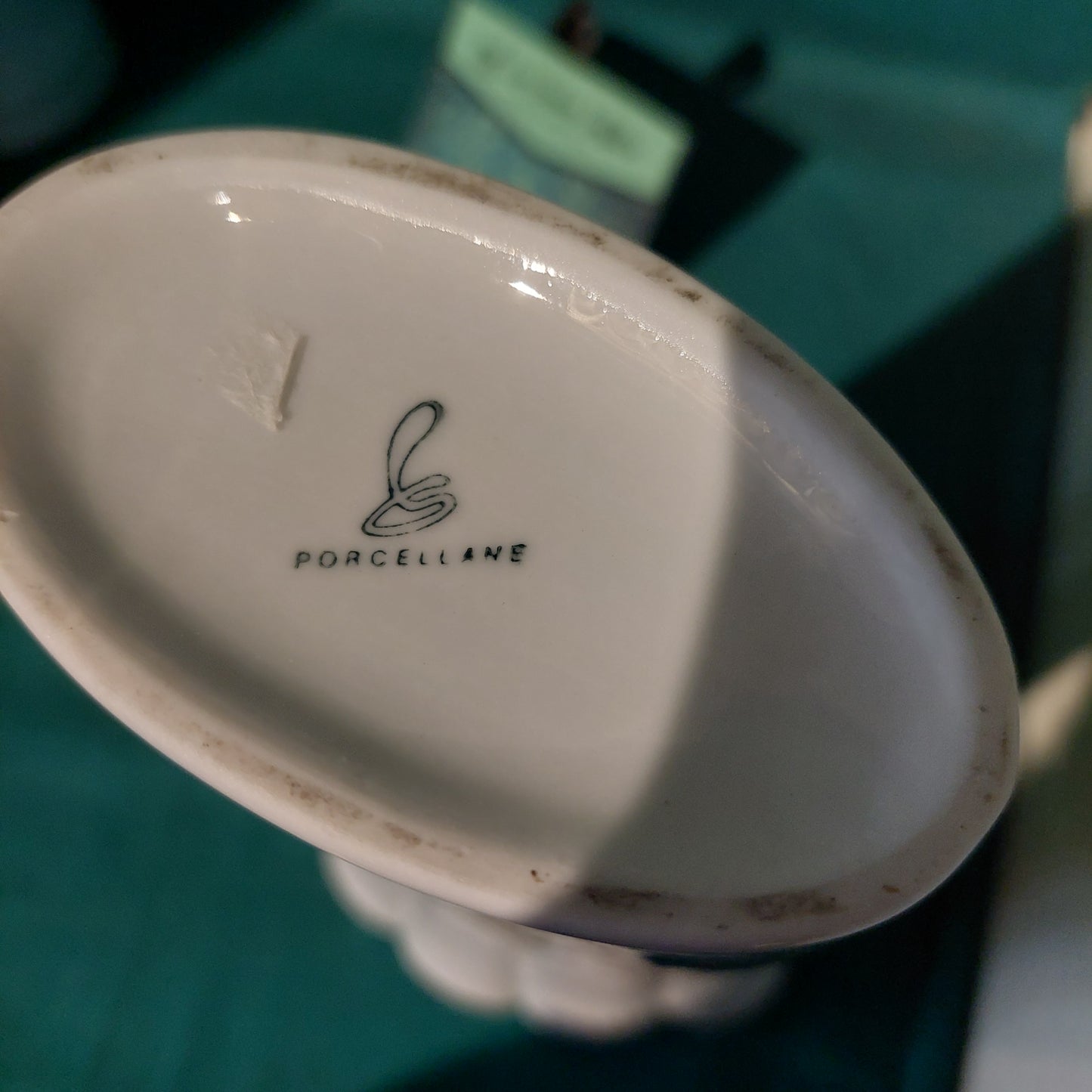 Vaso Porcellana Bianca Decoro Pavoni Oro