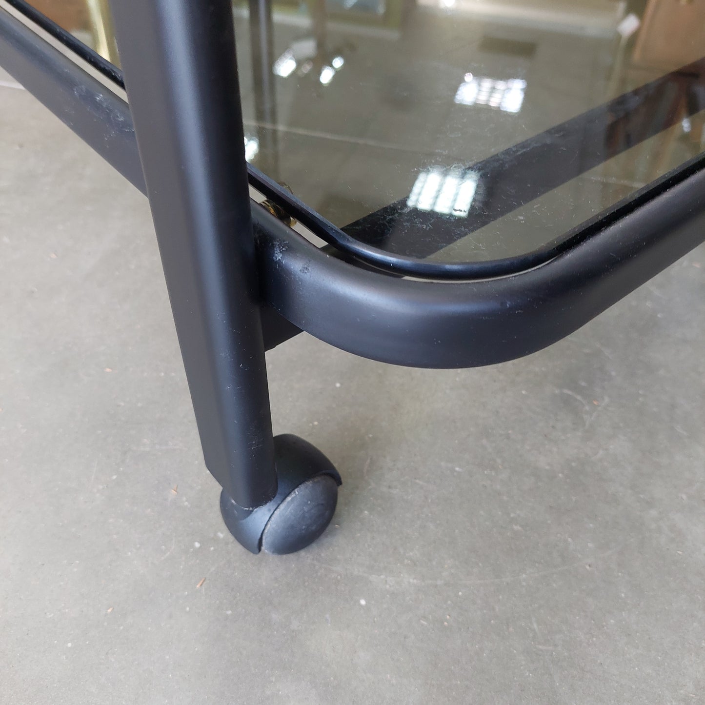 Carrellino In Metallo Nero 2 Ripiani Con Vetro Fumè Cm46x79,5x71,5h
