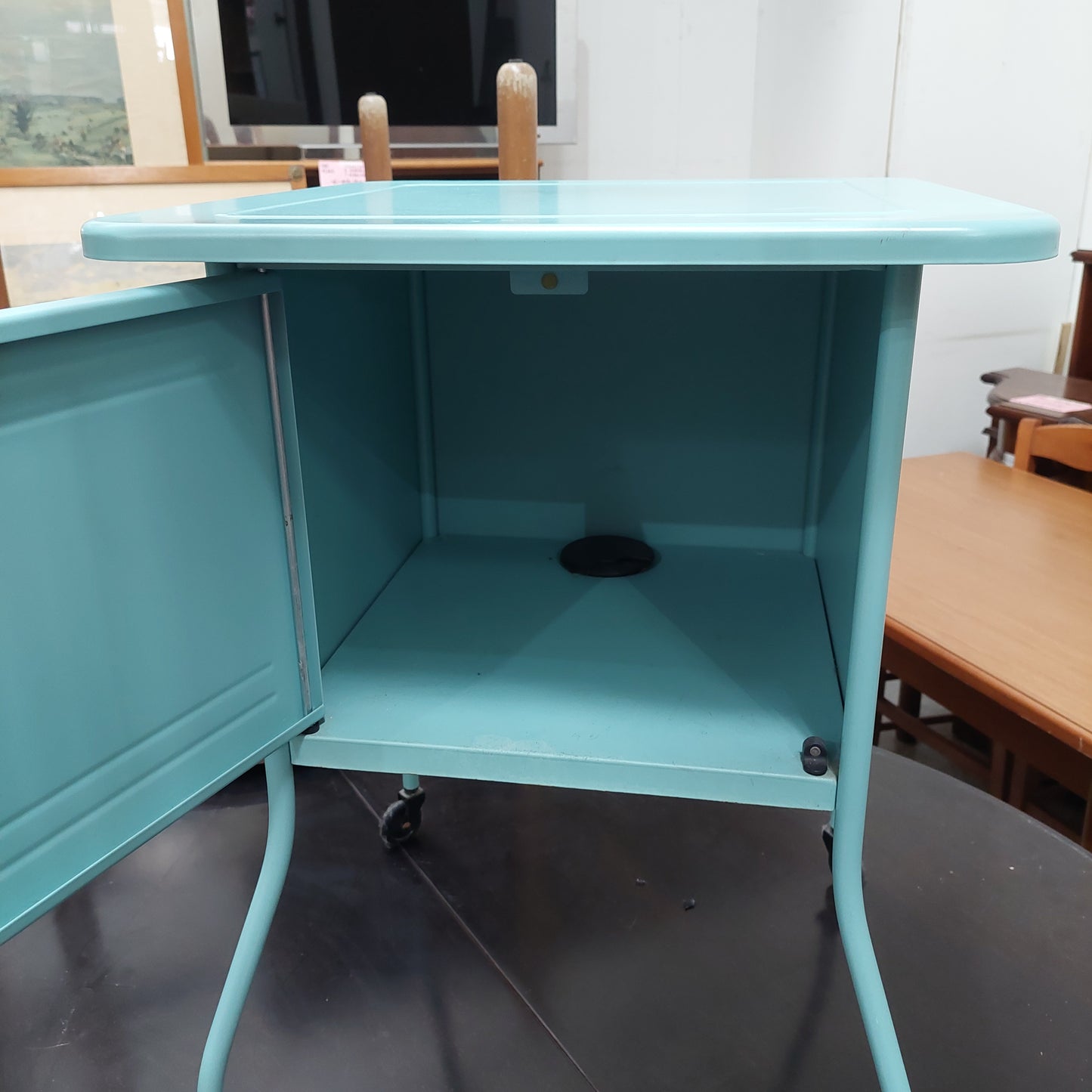 Tavolino Turchese Metallo Con Ruote 1/s Cm46x46x67h