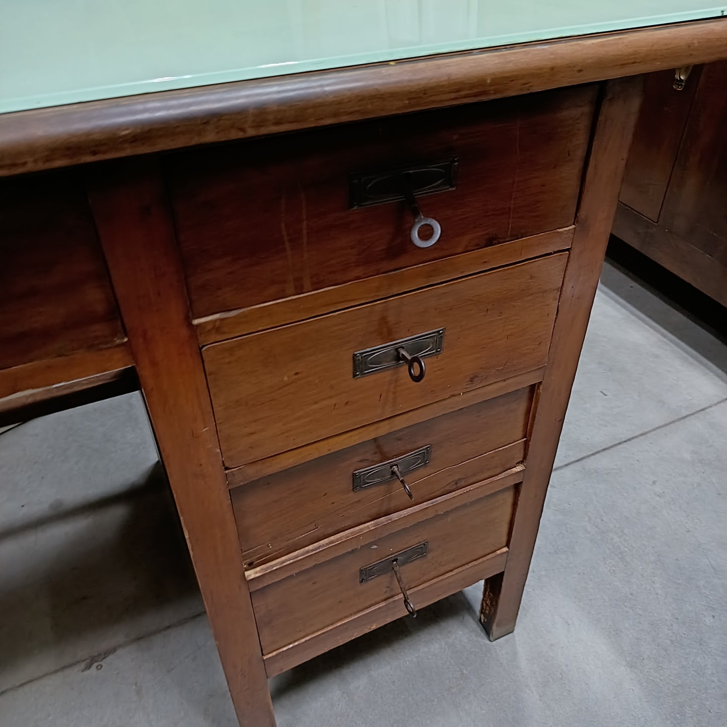 Scrivania Liberty Piano Vetro 5/c Noce Cm120x65x80