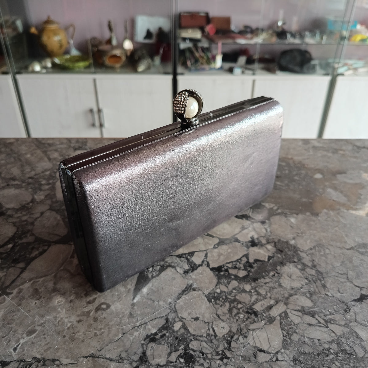 Pochette Grigia Chiusura Clic-clac Perla