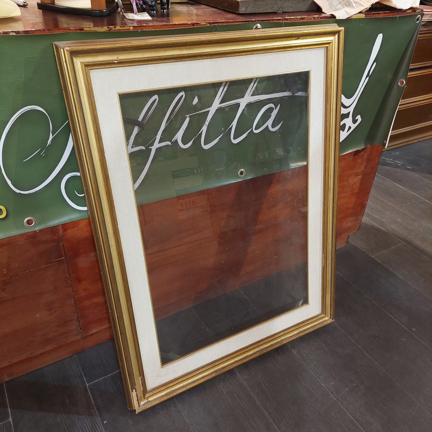 Cornice Legno* Dorata Con Passpartout E Vetro Cm69x89