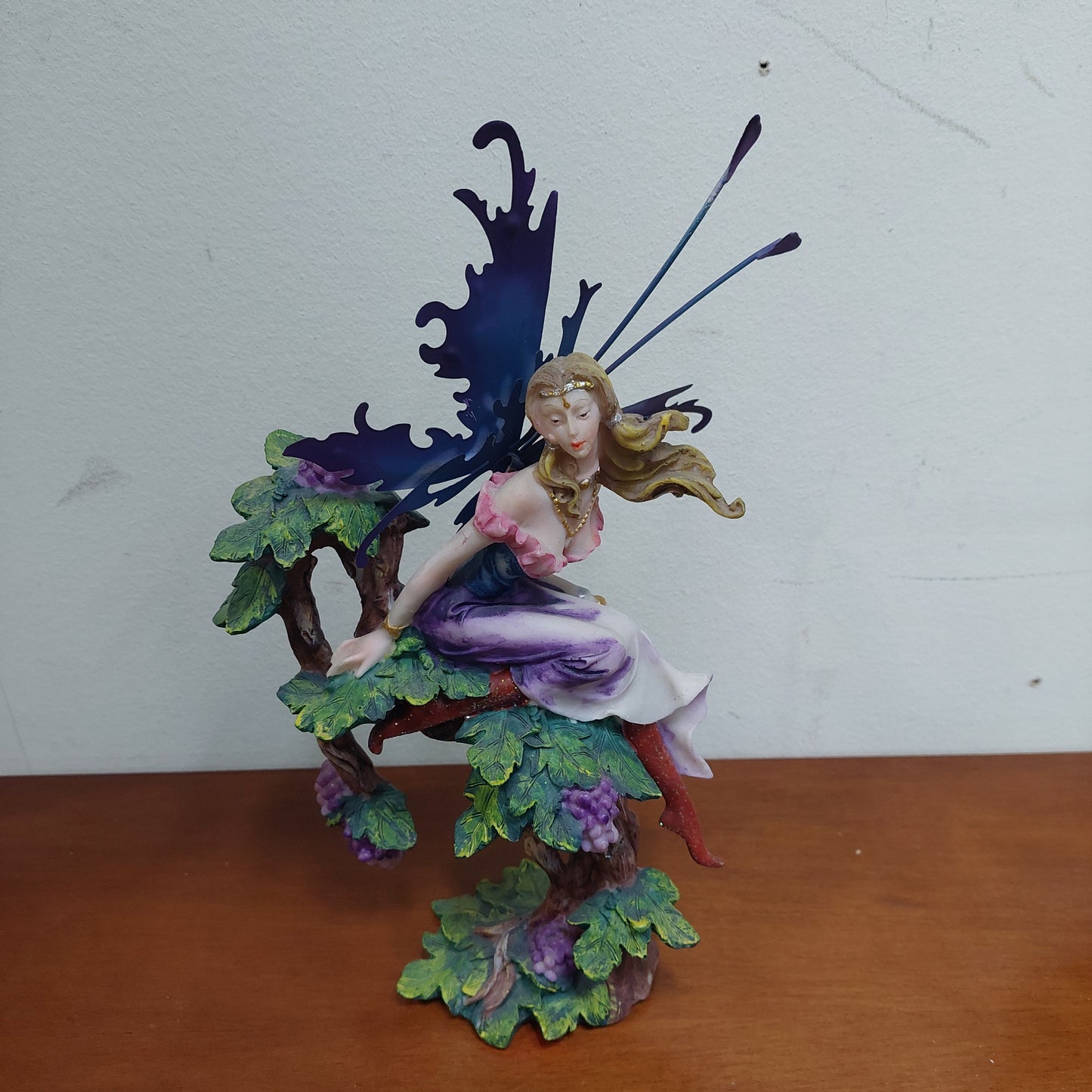 Statuina Fata Su Vite H30