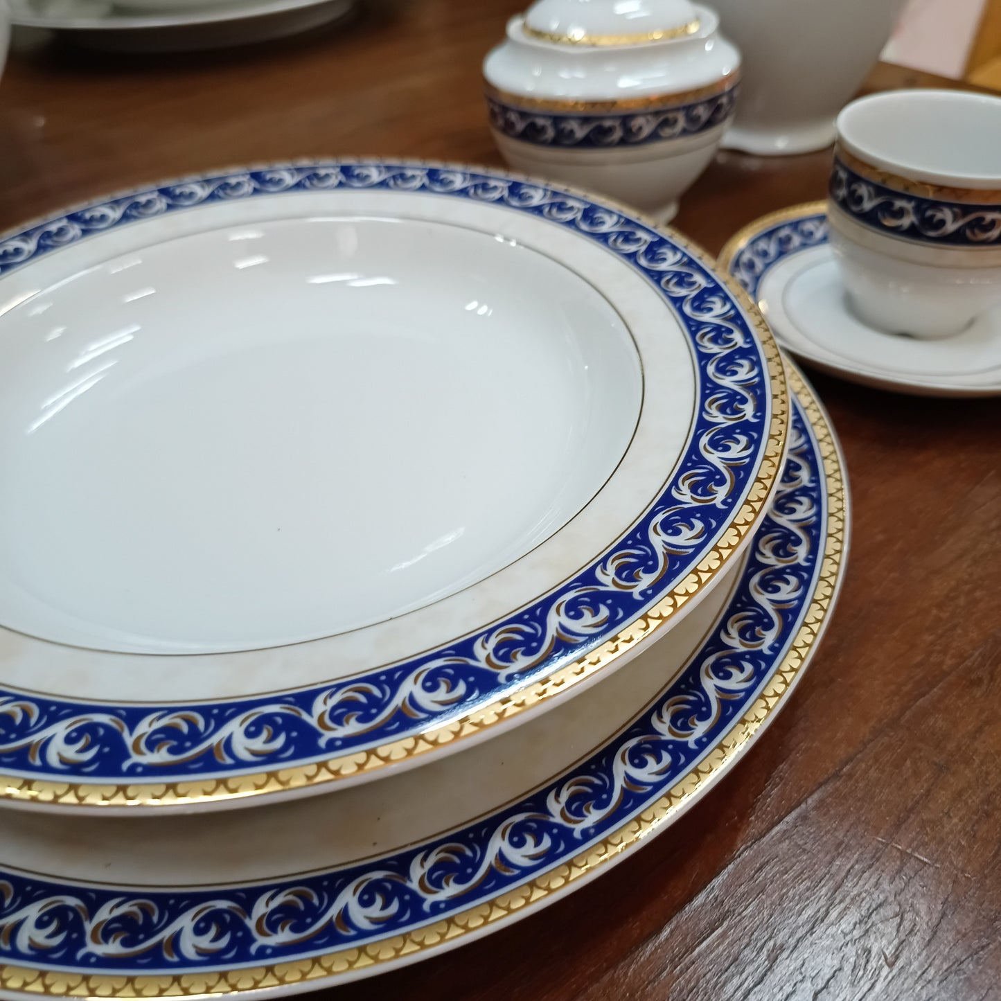 Servizio 131 Pz Piatti, Caffè, The Porcellana E Calici Cristallo Blu/oro