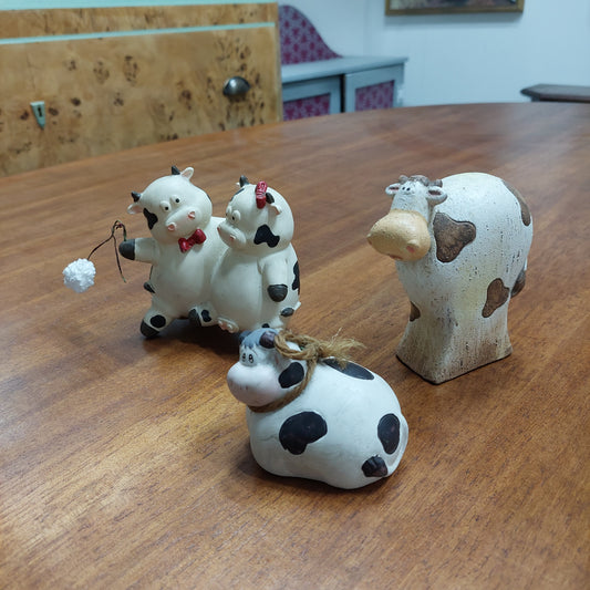Set/ 3 Statuine Assortite Mucche