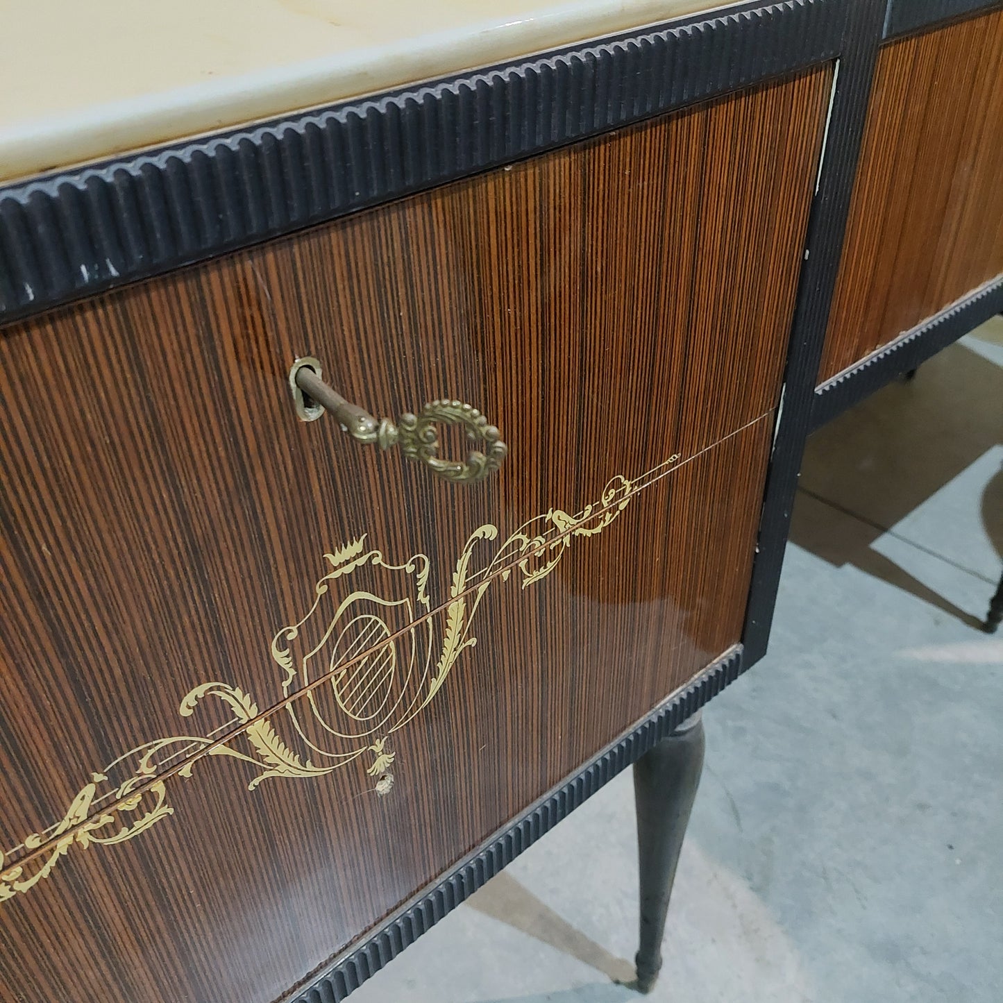 Cassettiera Anni 50 Con Marmo 5/sportelli Cm167x45x80h