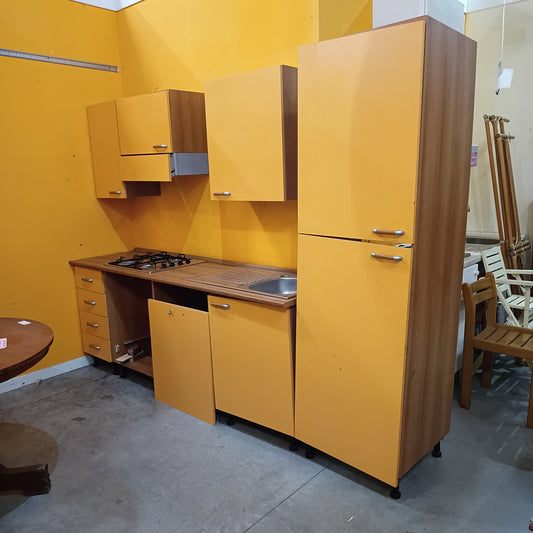 Cucina Lineare Arancio Cm221+60 Colonna
