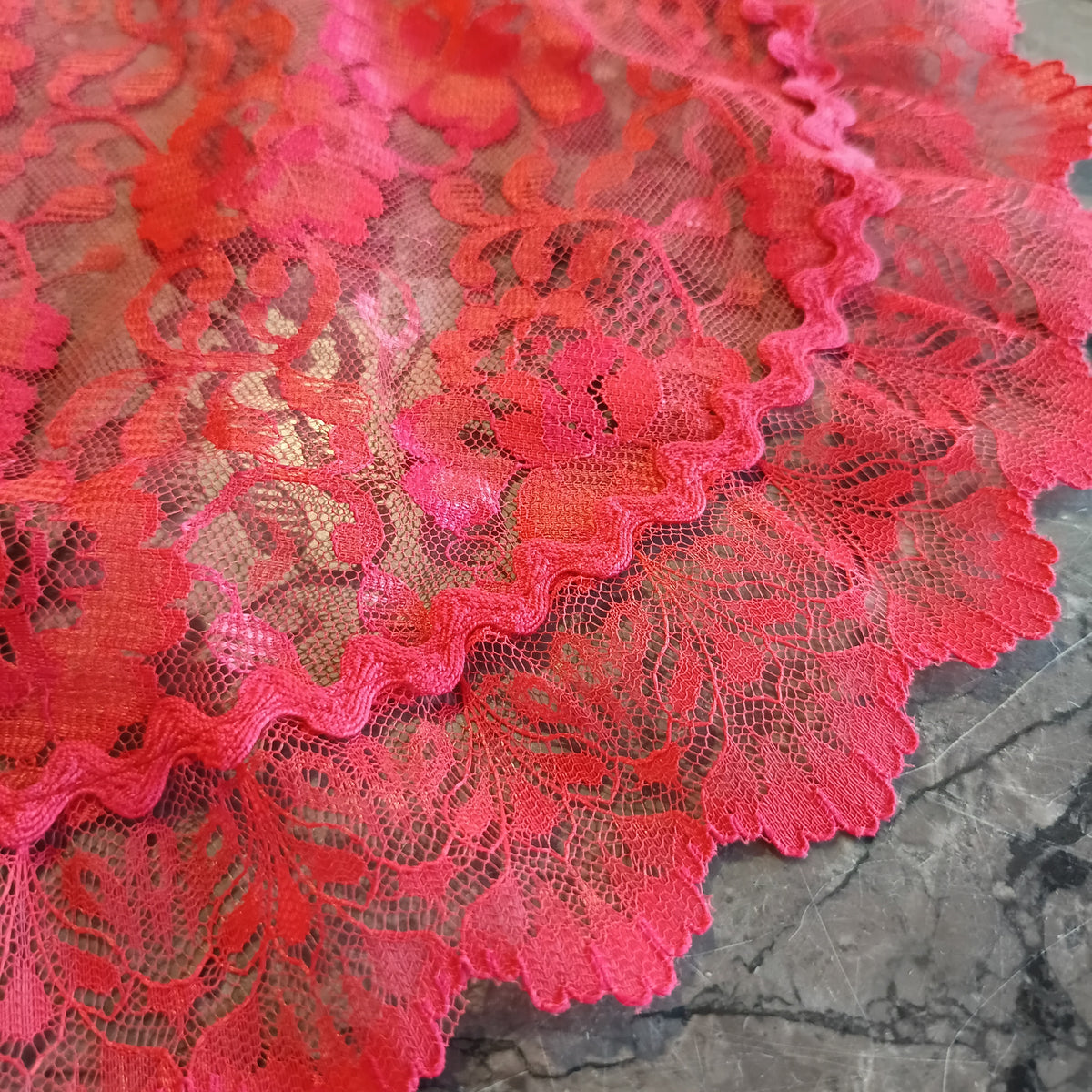 Centrino Ellissi Merletto Rosso Cm36x48
