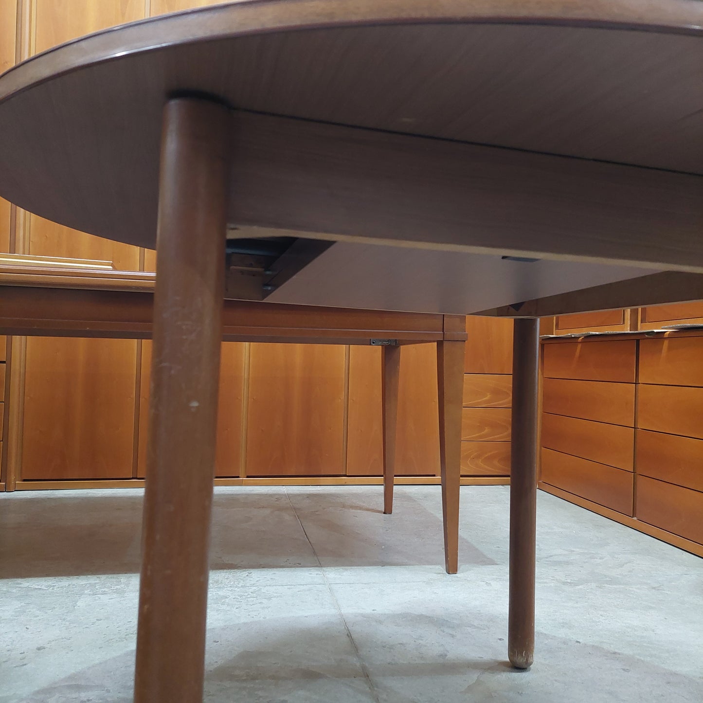Tavolo Tondo In Formica All. D111/150x78h
