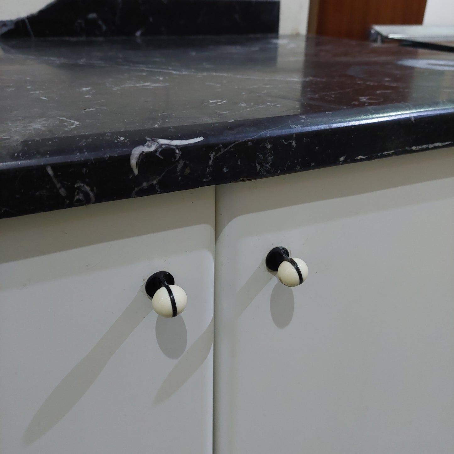 Mobile 2/a Marmo Nero Cm90x60x88h