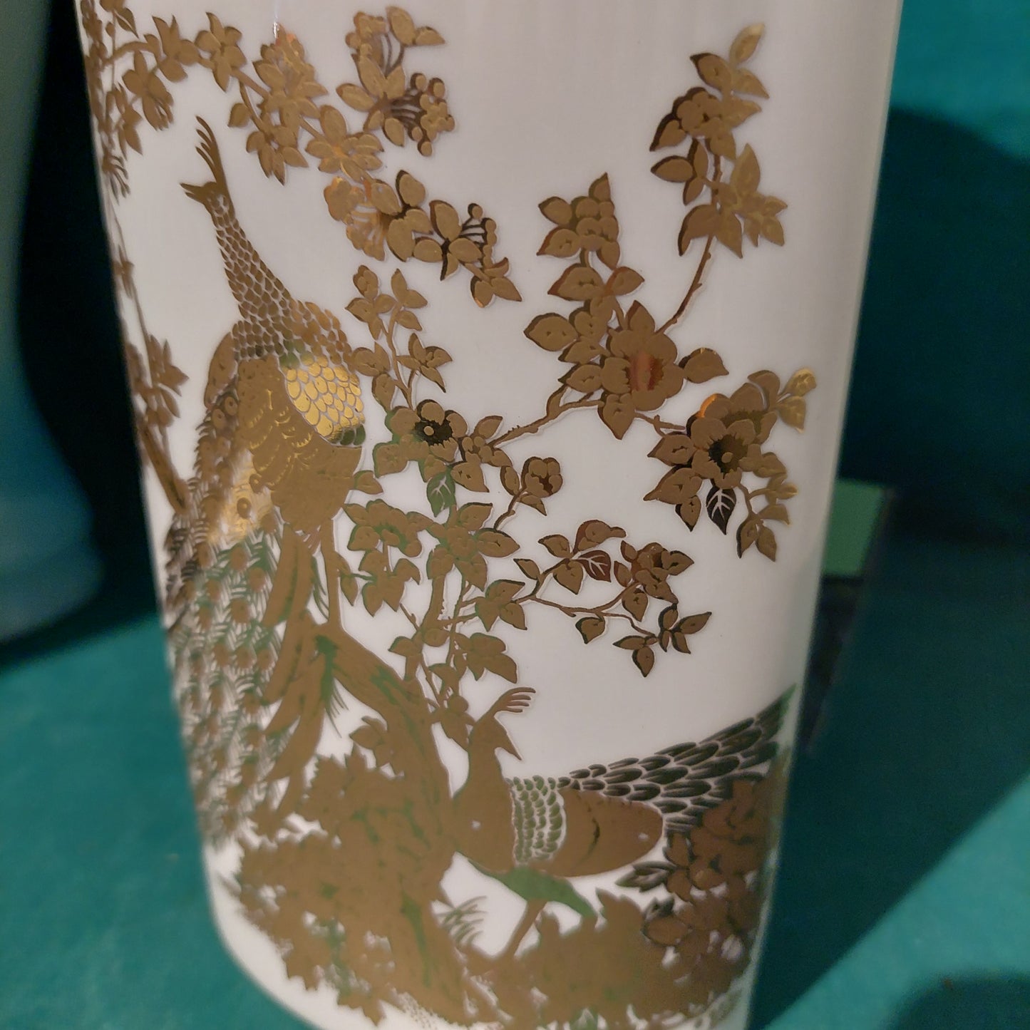 Vaso Porcellana Bianca Decoro Pavoni Oro