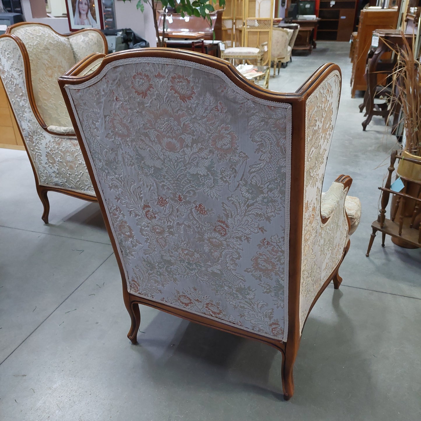 Poltrona Bergere Noce Tessuto Damascato Beige