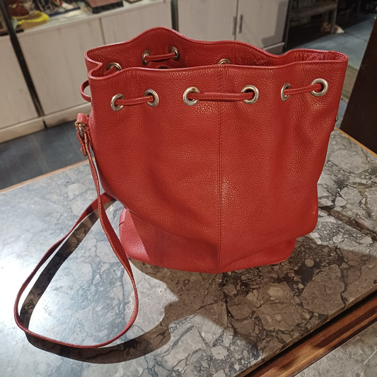 Borsa Rossa A Secchiello In Pelle I Santi