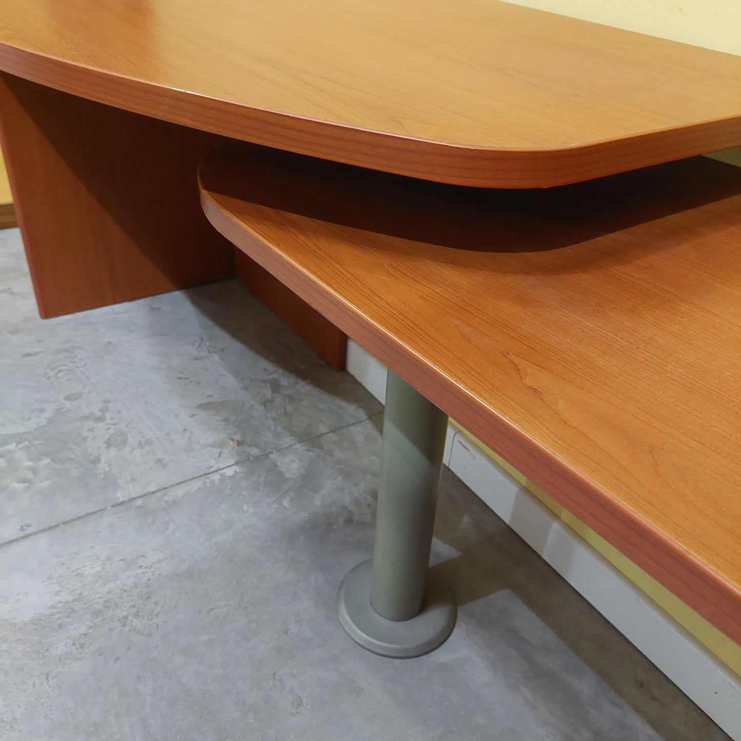 Scrivania Doppia Con Cassettiera 3/c 131x47x68
