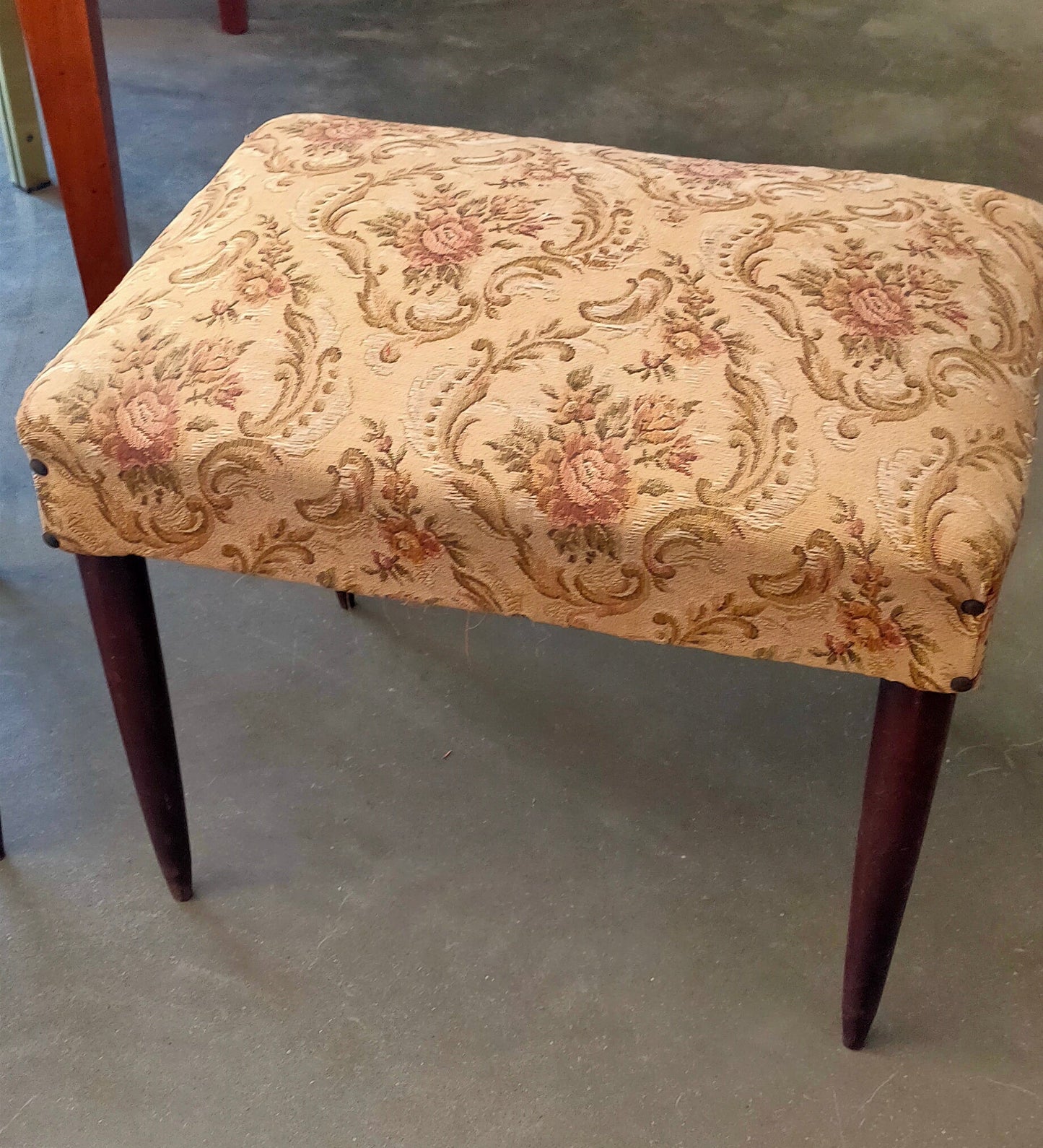 Pouf Legno Tessuto Fiori Cm47x36x40h