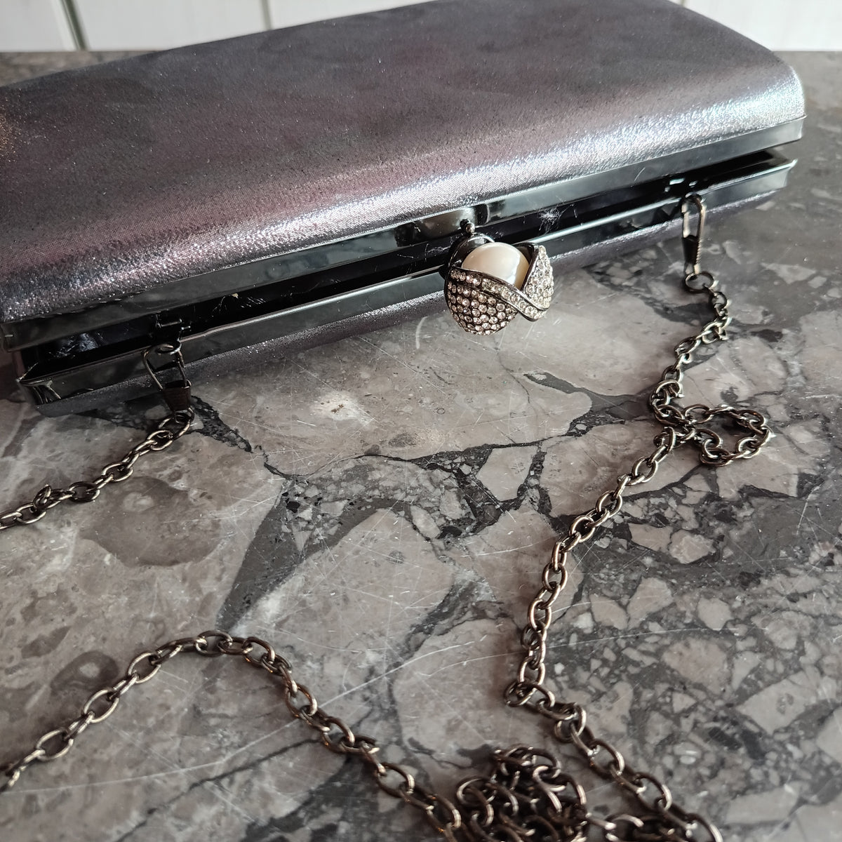 Pochette Grigia Chiusura Clic-clac Perla