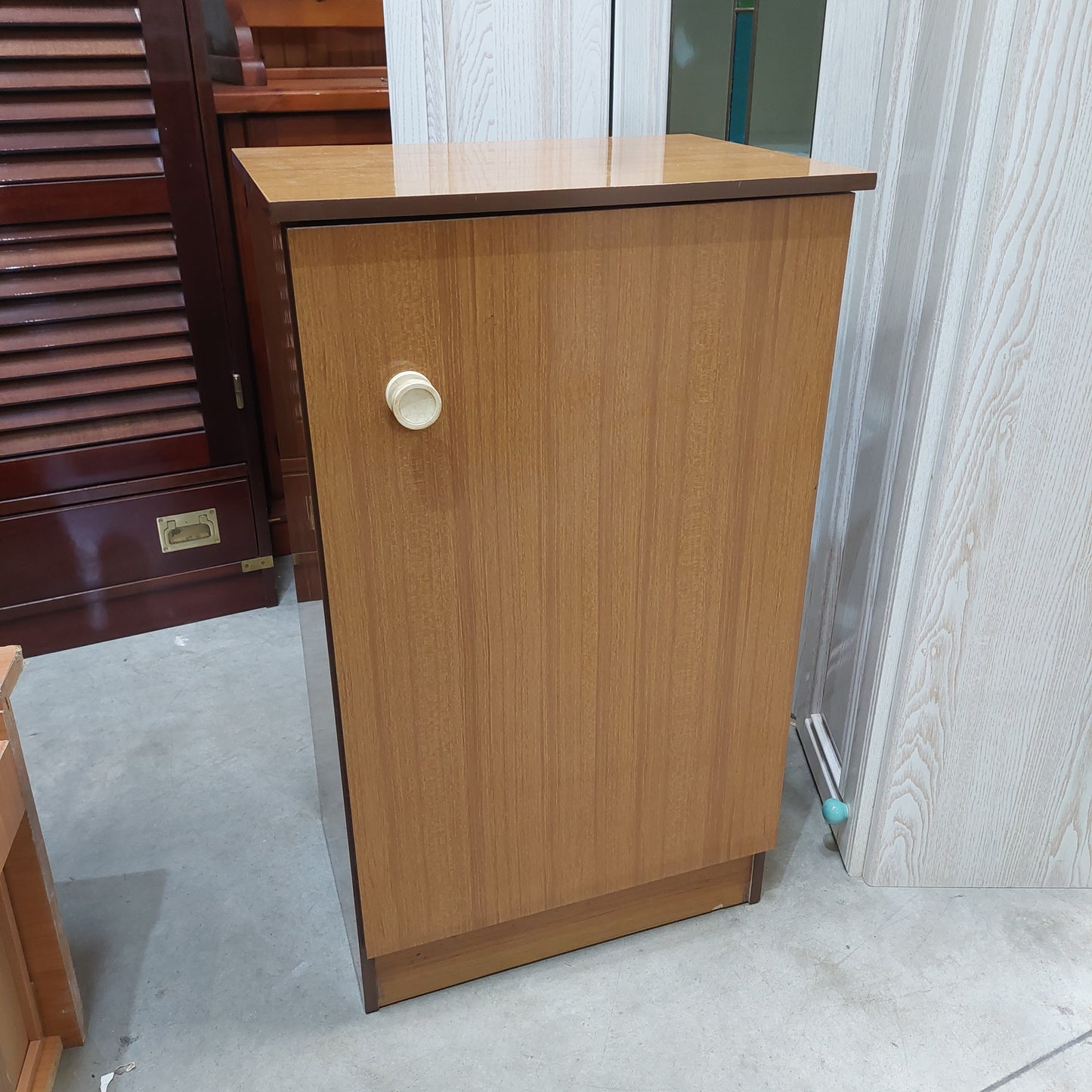 Mobiletto Formica 1/sportello Cm48x35x82h